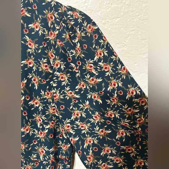 🛼Mi Ami Francesca’s hunter green Floral Long Sleeve Dress size XS GUC - Picture 8 of 12